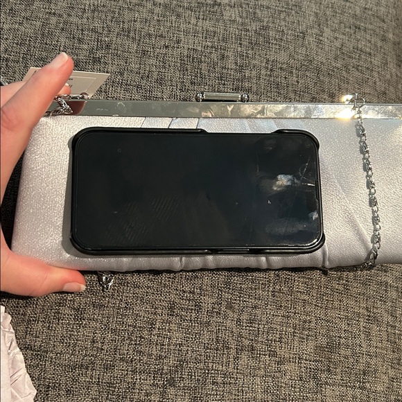 Jessica McClintock Blaire Metallic Silver Wristlet - Picture 4 of 4